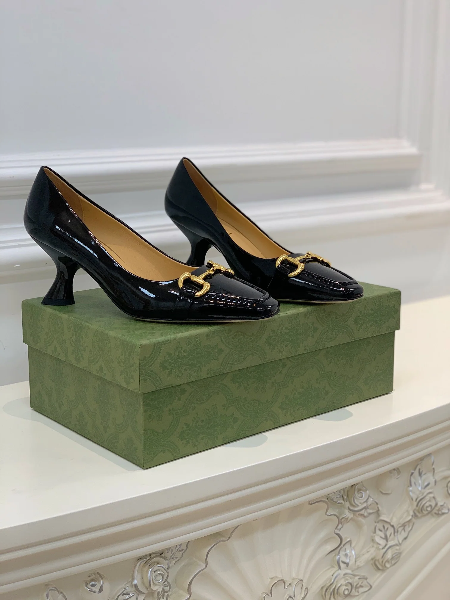 Лакированные туфли на высоком каблуке Gucci