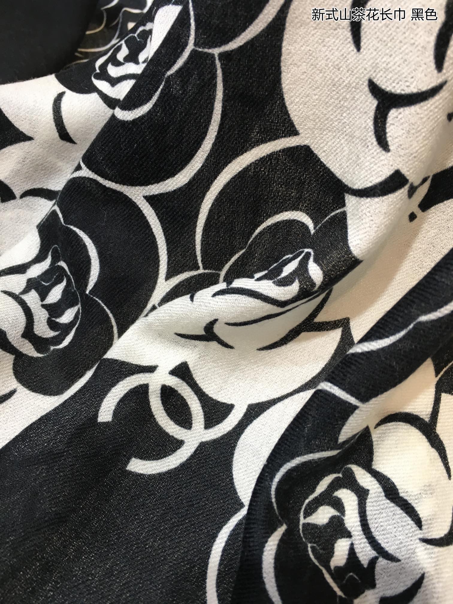 Chanel - Новый шарф ?Камелия? - 110-200 см - 100% - Кашемир премиум-класса - Черный