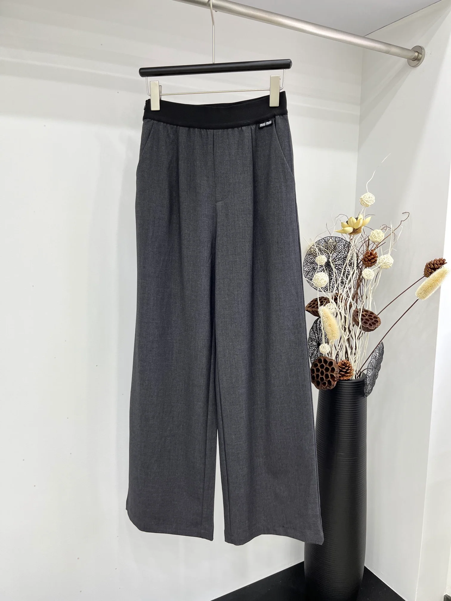 Miu Miu - 2404 - Узкие повседневные брюки - Серые