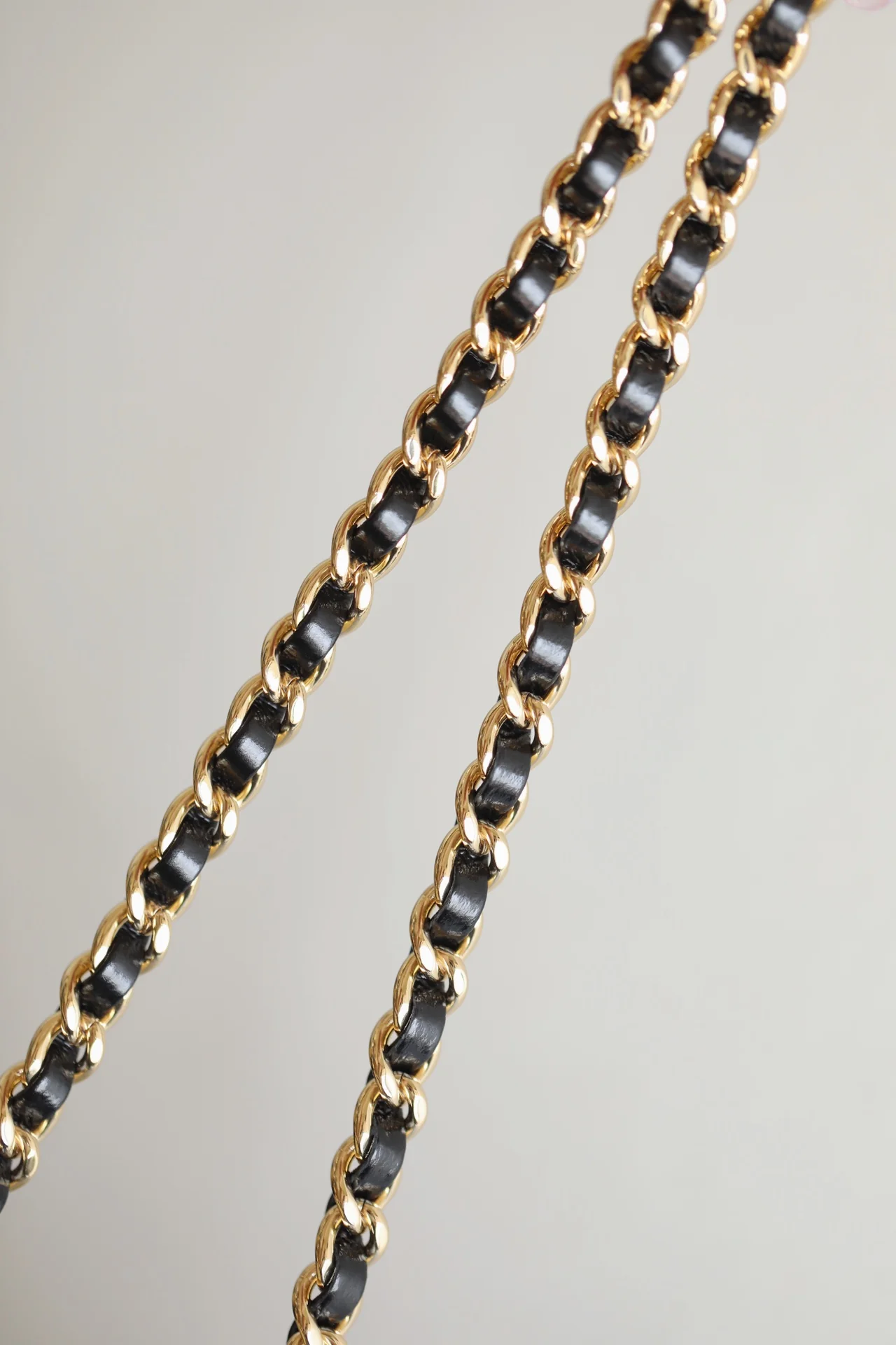 Сумка-хобо Chanel с витой ручкой - черная