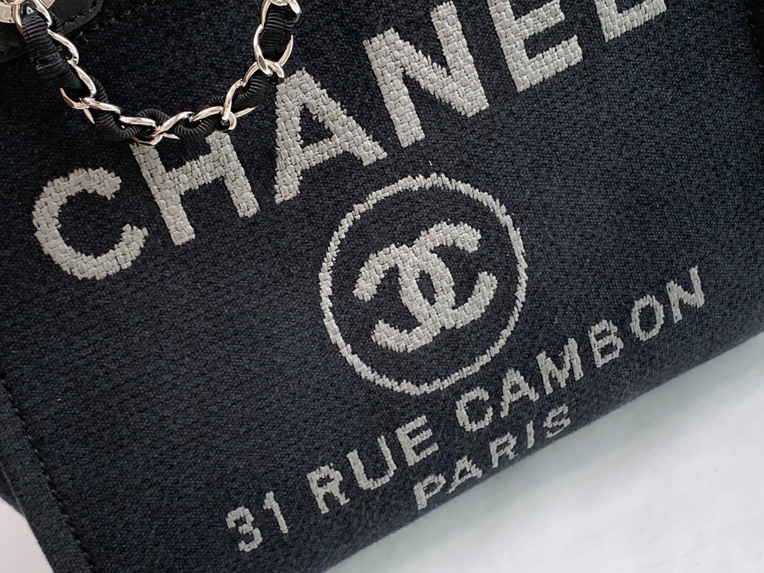 Пляжная сумка Chanel из коллекции осень/зима 2022 — черная — маленькая