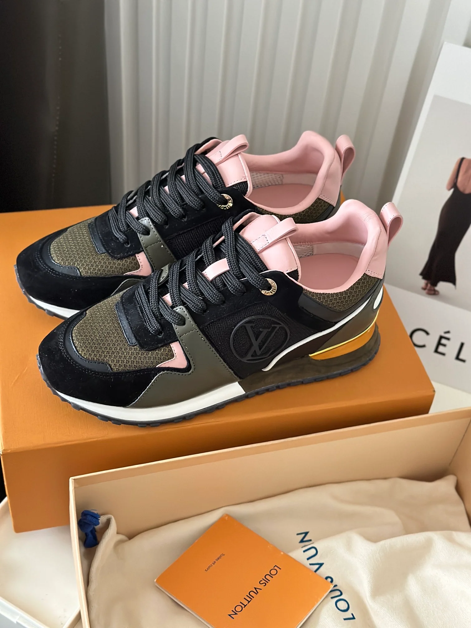 Кроссовки LV Runaway - армейский розовый с зеленым оттенком