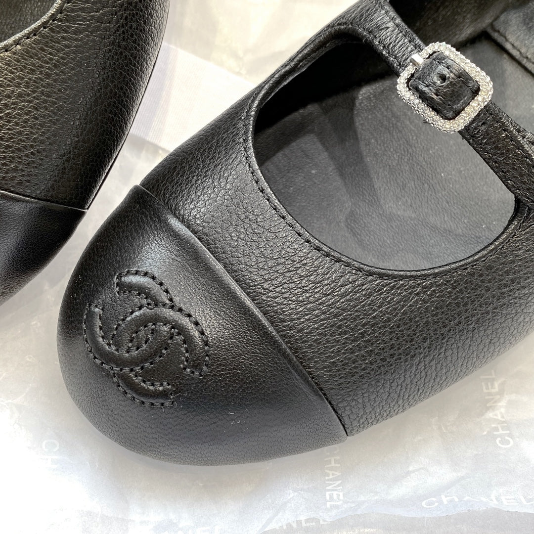 Новинка сезона весна/лето 2023 от Chanel - туфли Мэри Джейн с двойной пряжкой - черные.