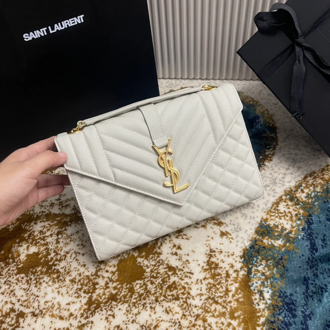 Стеганая сумка-конверт YSL Monogram Caviar V-образной формы - Средний размер - 1 шт.