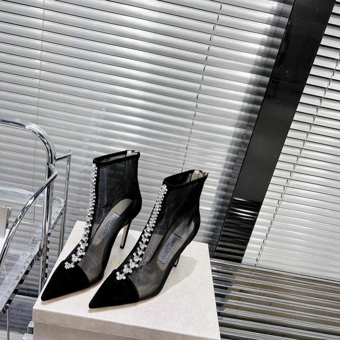 Jimmy - Новинка весны/лета 2023 - Сетчатые сапоги на шпильке, украшенные стразами.
