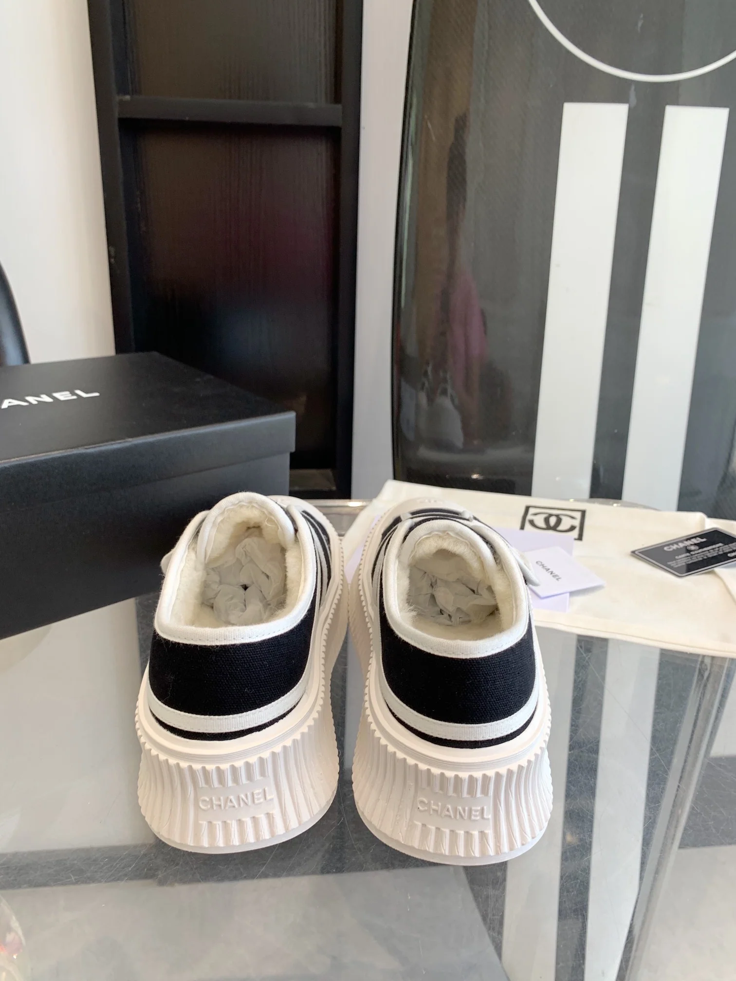 Белые кроссовки Chanel 22 на платформе с подкладкой