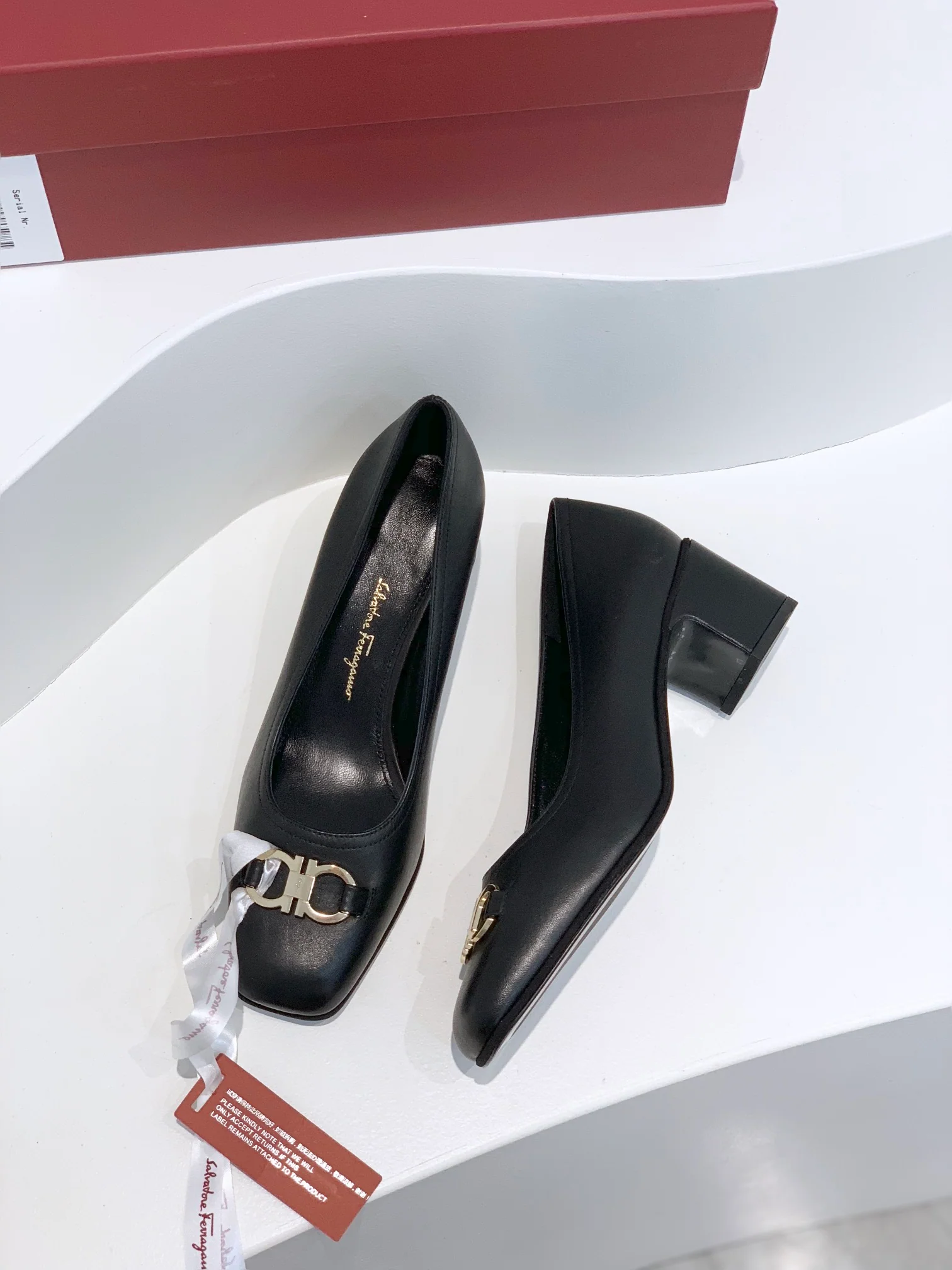 Туфли Salvatore Ferragamo - классическая пряжка Gancini - низкий каблук - черные