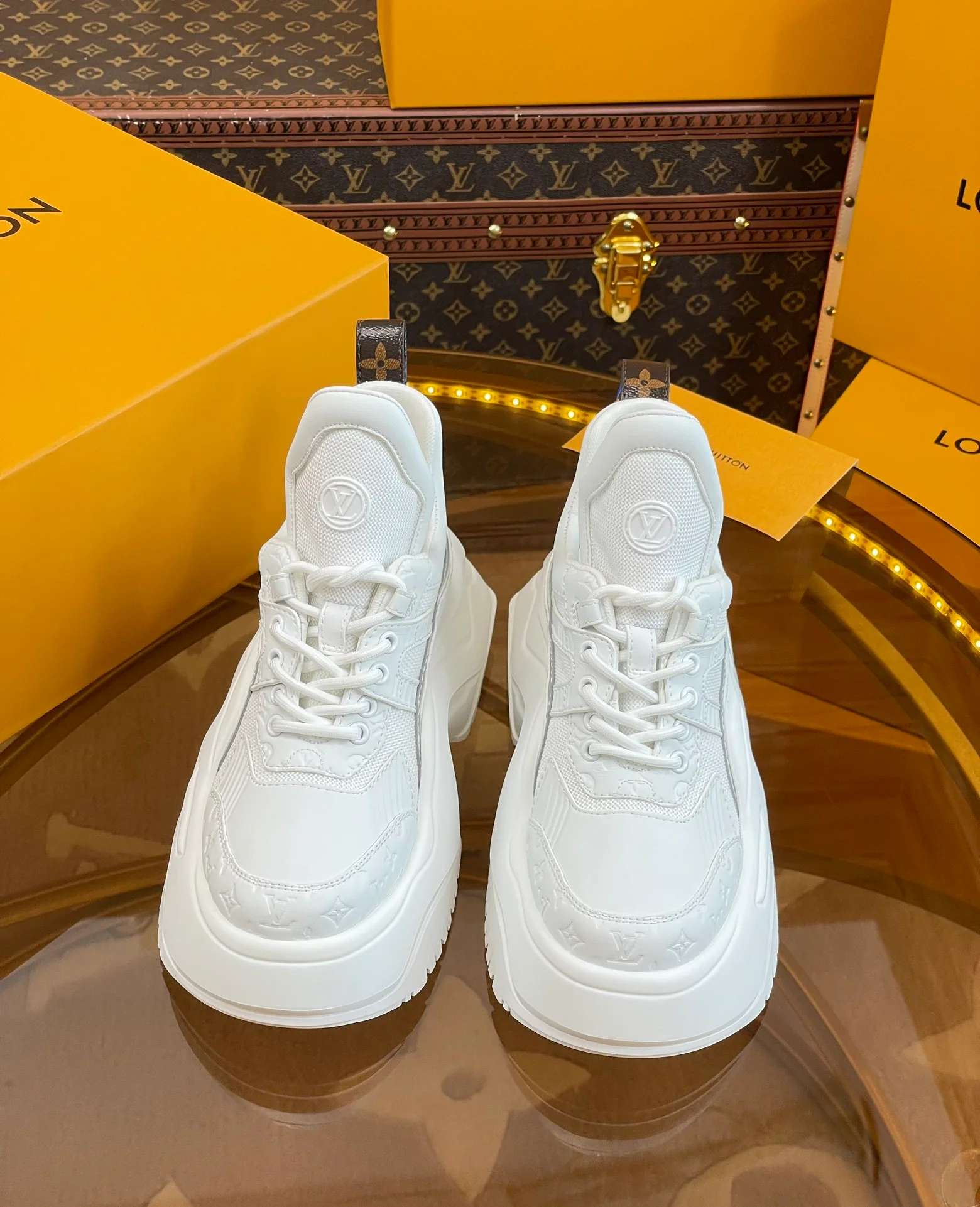 Новинка LV 2023 — Спортивные массивные кроссовки — Archlight 2-0 — Белые
