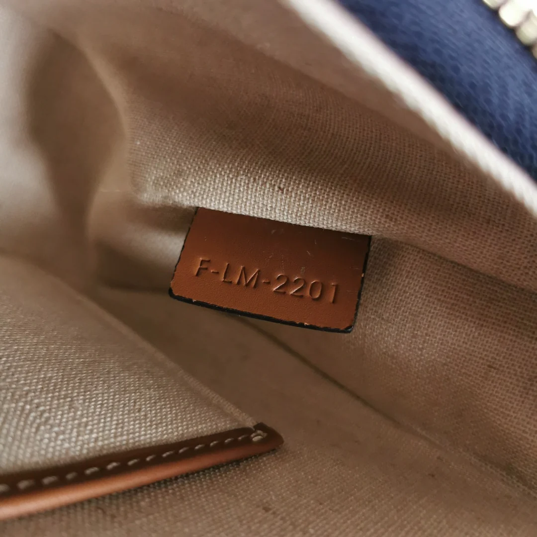 Сумка через плечо Celine Ava - джинсовая - светло-голубая