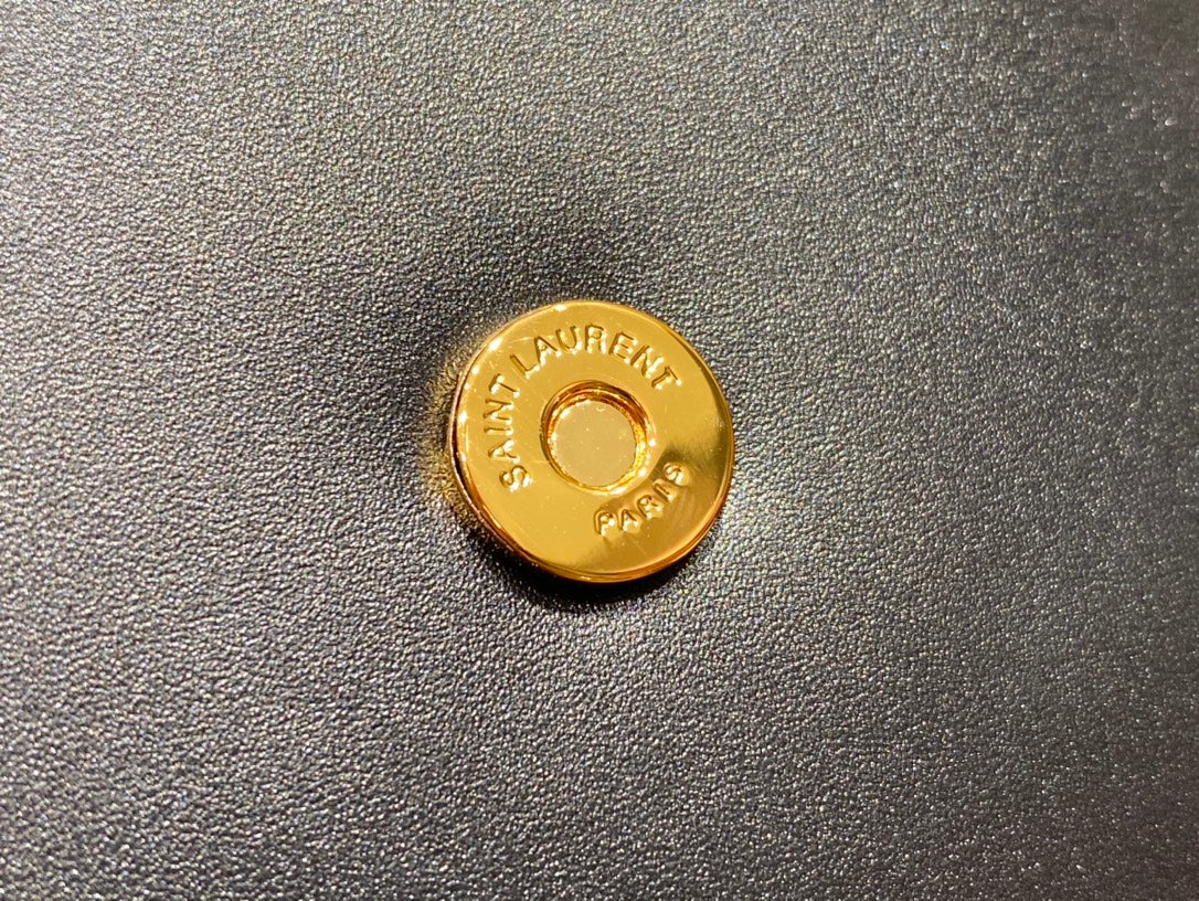 Новинка сезона весна/лето 2022 от YSL - сумка через плечо/кроссбоди.