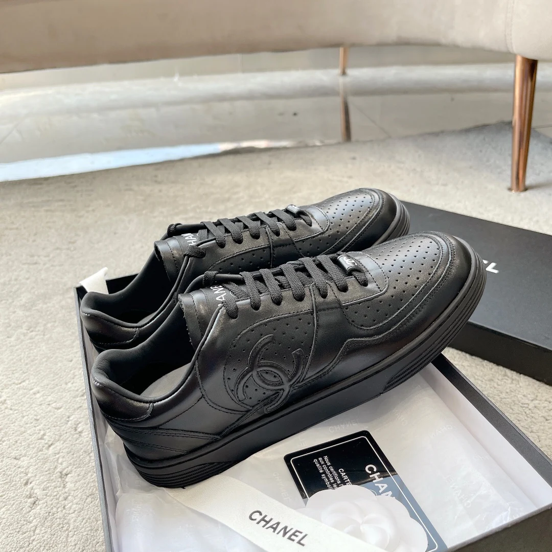 Новинка сезона весна/лето 2023 от Chanel - Кроссовки - Черные