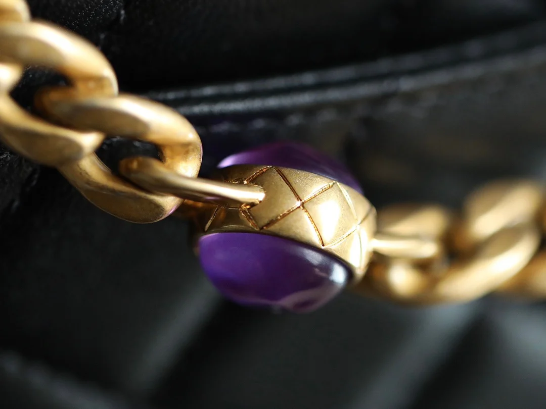 Сумка Chanel CF с клапаном и цепочкой с драгоценным камнем