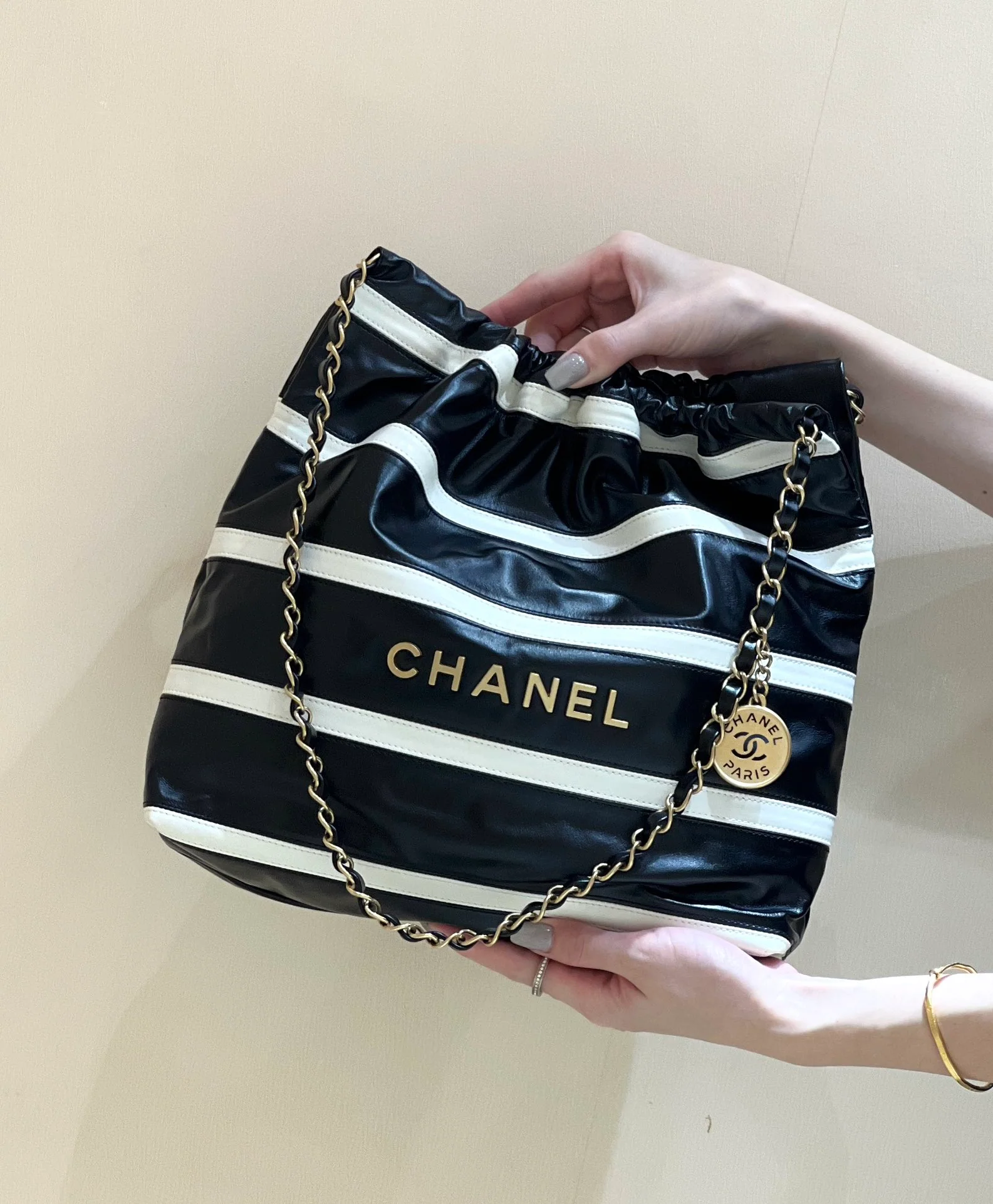 Коллекция Chanel 24s 22 - Мусорный мешок с цветовыми блоками - Черно-белый