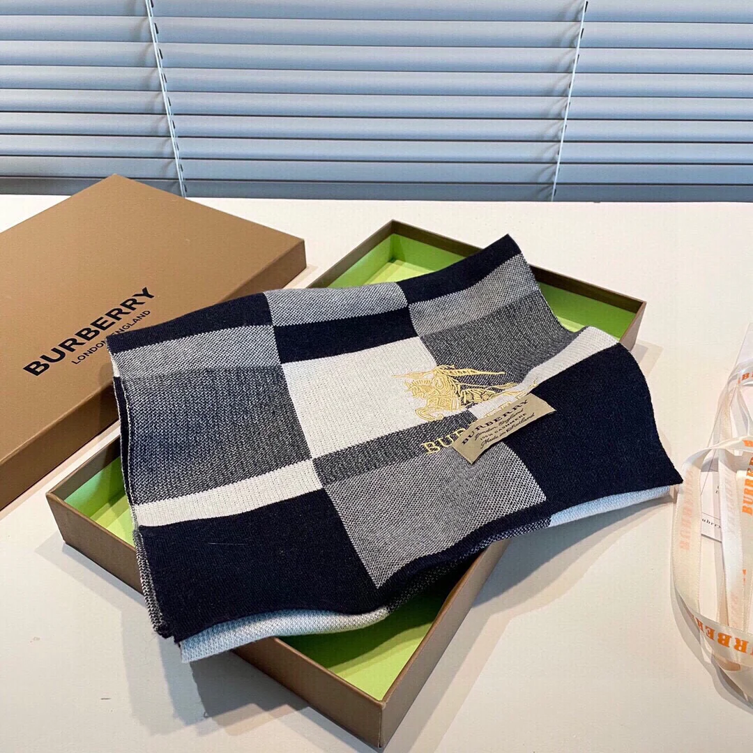 Классический клетчатый шарф Burberry 2024 — черный