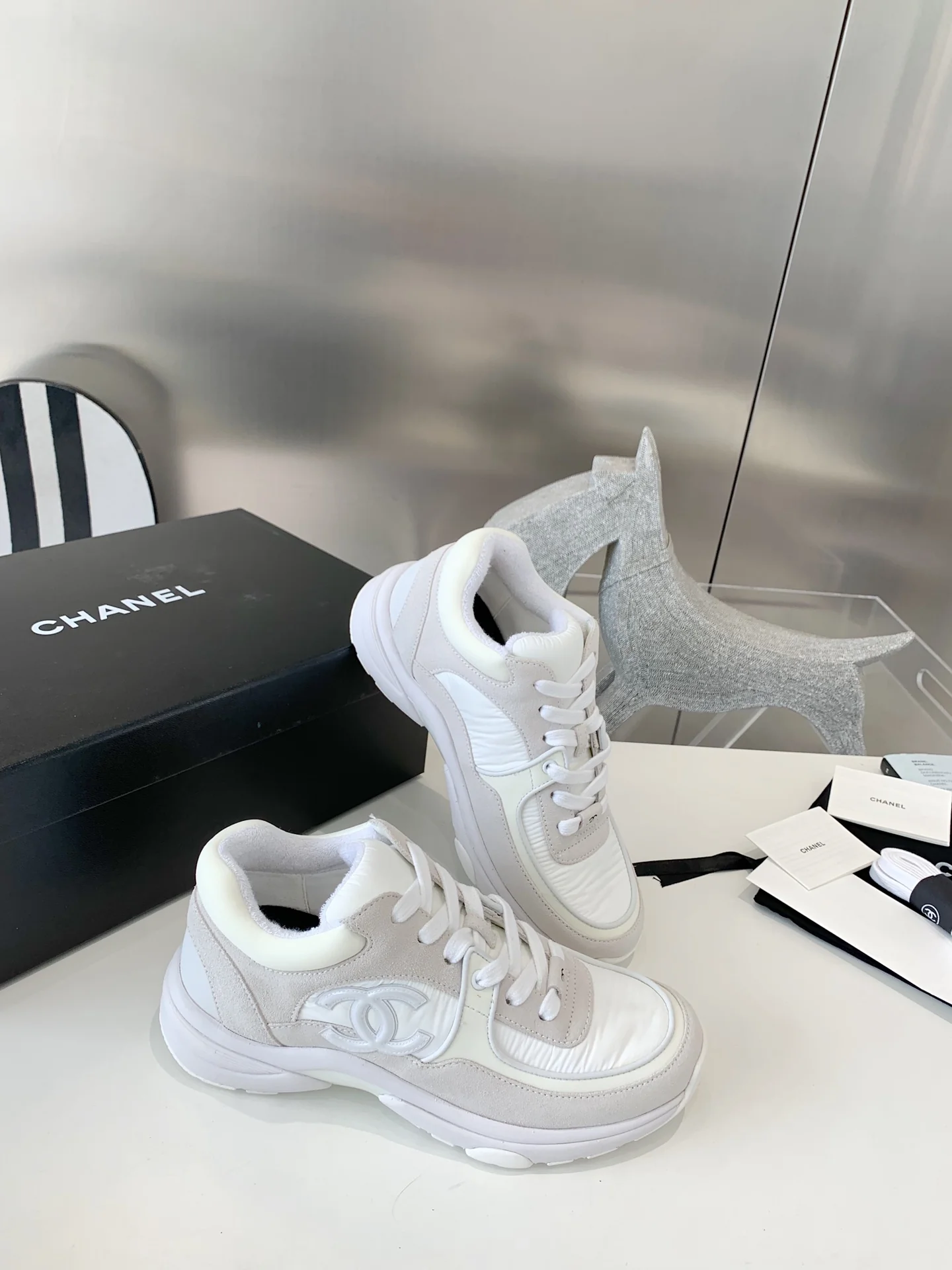 Новинка сезона осень/зима 2022 от Chanel - Спортивные повседневные туфли - Белые