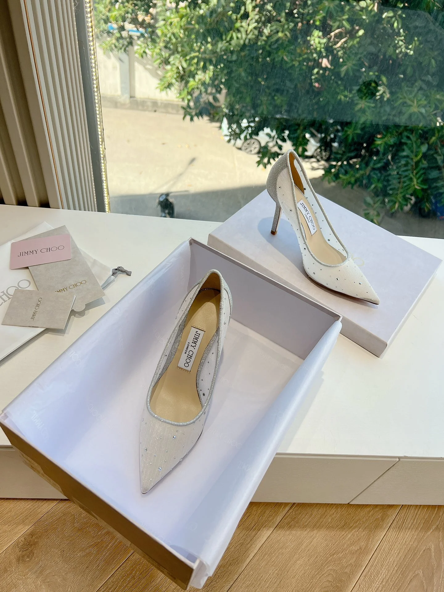 Туфли на высоком каблуке с острым носком и сетчатым верхом - Белые