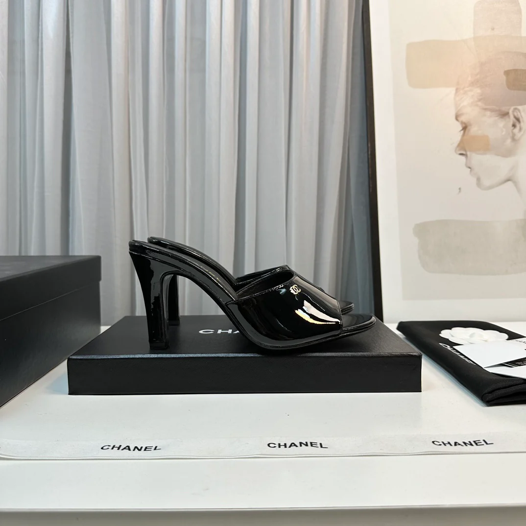 Коллекция Chanel Весна/Лето 2023 - Камелия - Туфли на высоком каблуке - Черные