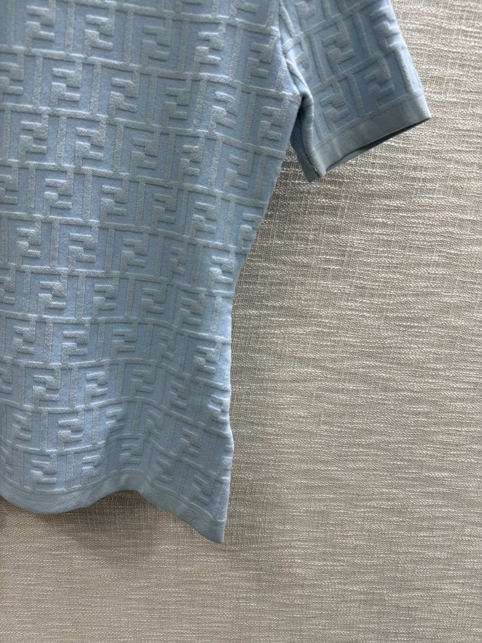 Футболка Fendi-2403 с объемной буквой F, трикотажная, с коротким рукавом, синяя.