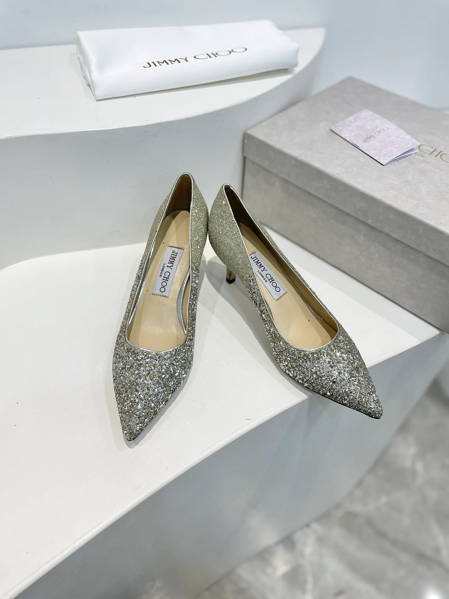 Туфли-лодочки Jimmy с острым носком на шпильке - серебристо-золотые