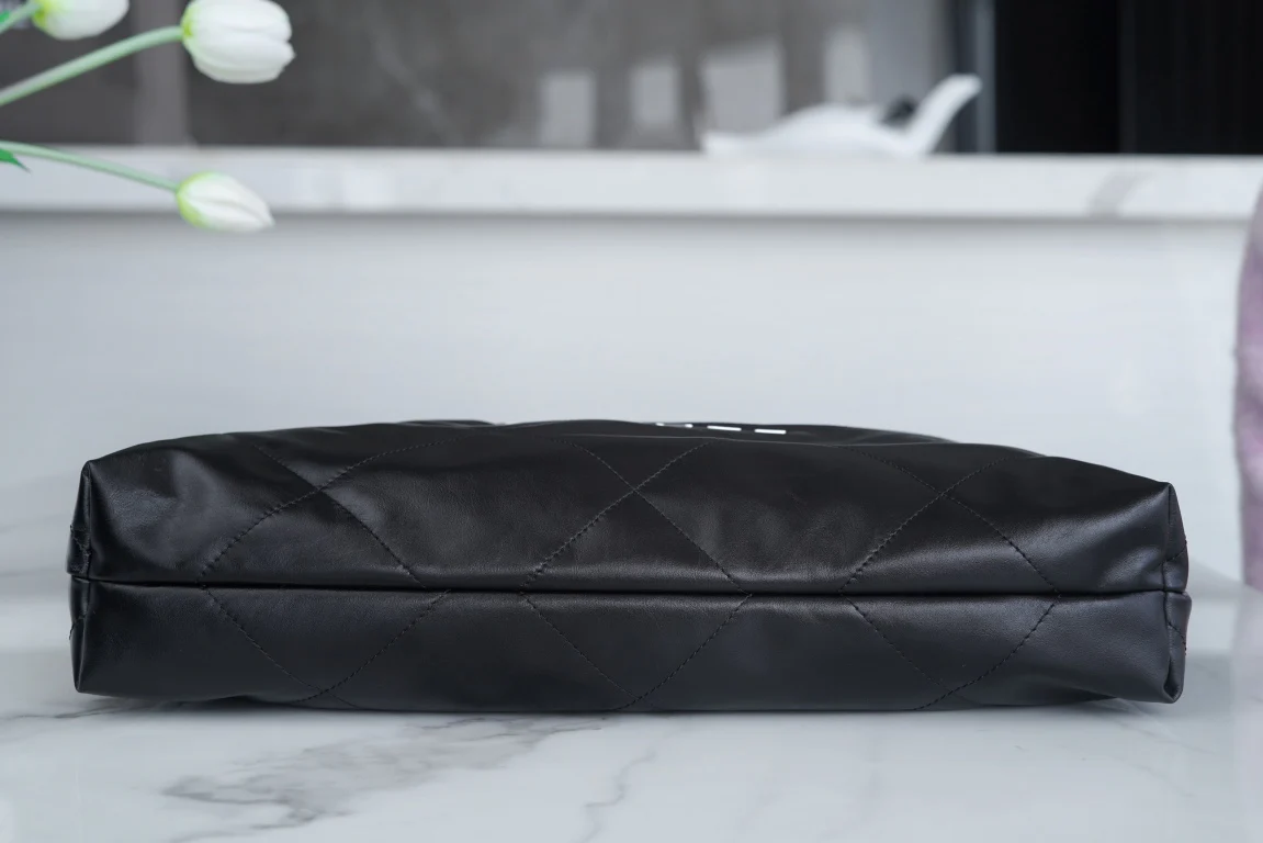 Сумка Chanel No. 22 - горизонтальная - черная