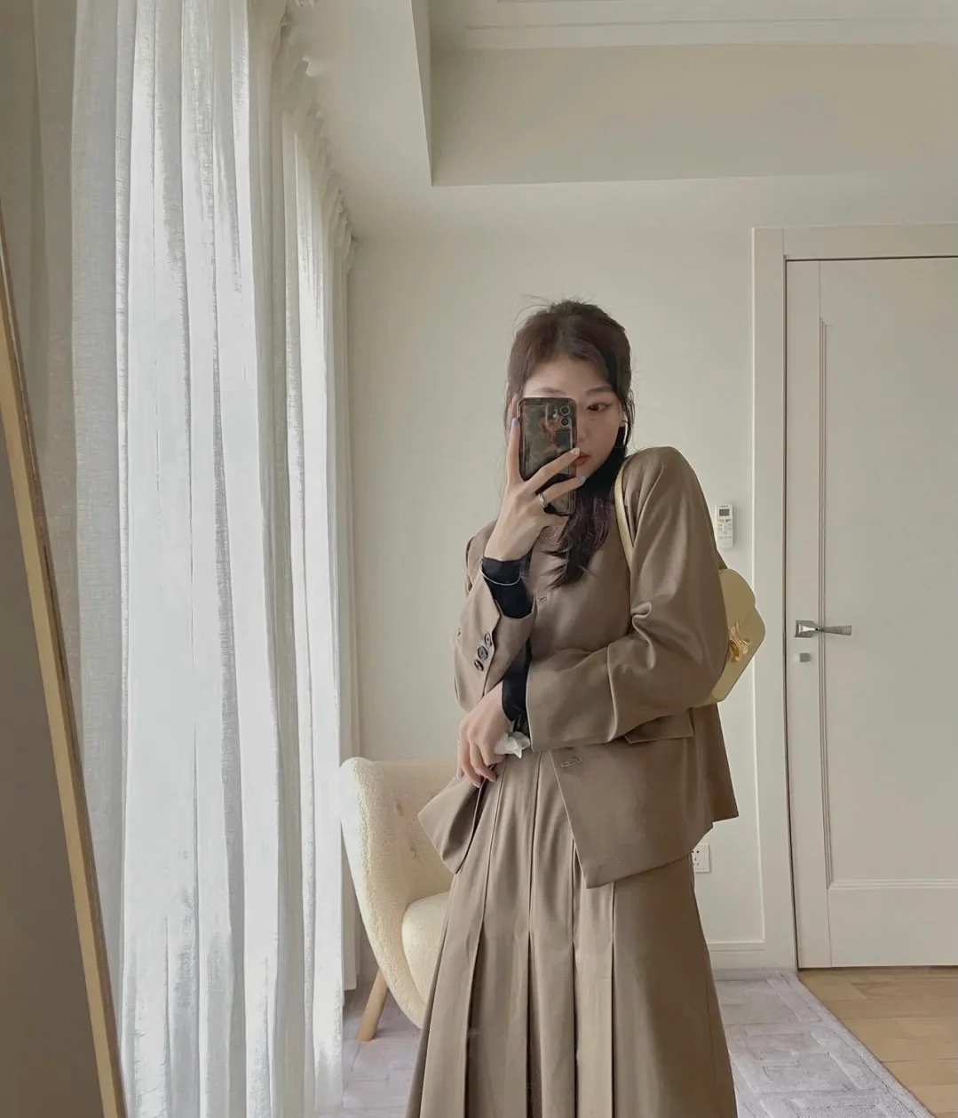 Кожаная сумка через плечо Celine Triomphe - желтая