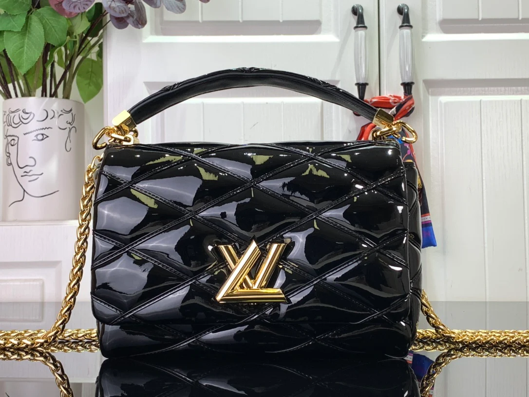 m25046-LV-Кварцевая сумка на цепочке с тиснением, черная лакированная кожа с золотой пряжкой