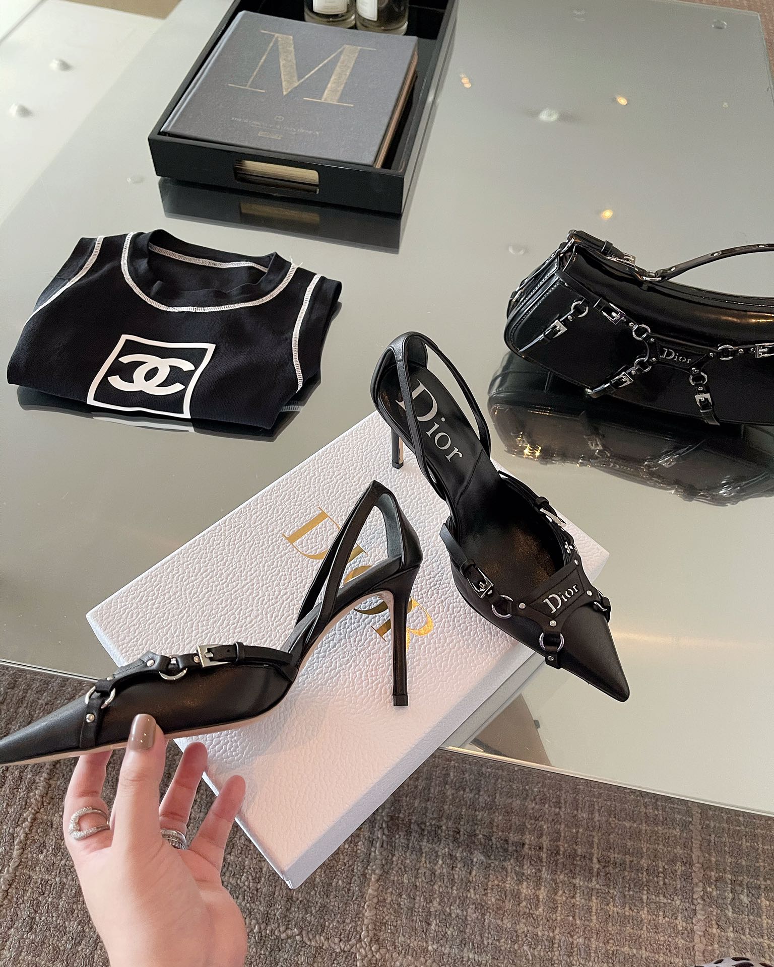 Туфли-лодочки Dior с острым носком на высоком каблуке