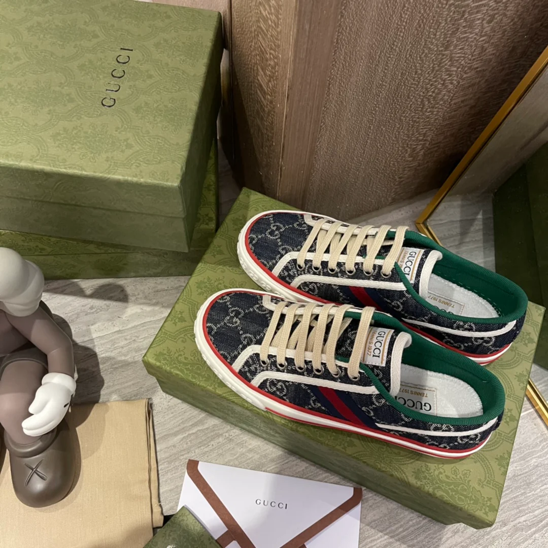 Джинсовые кроссовки Gucci с монограммой