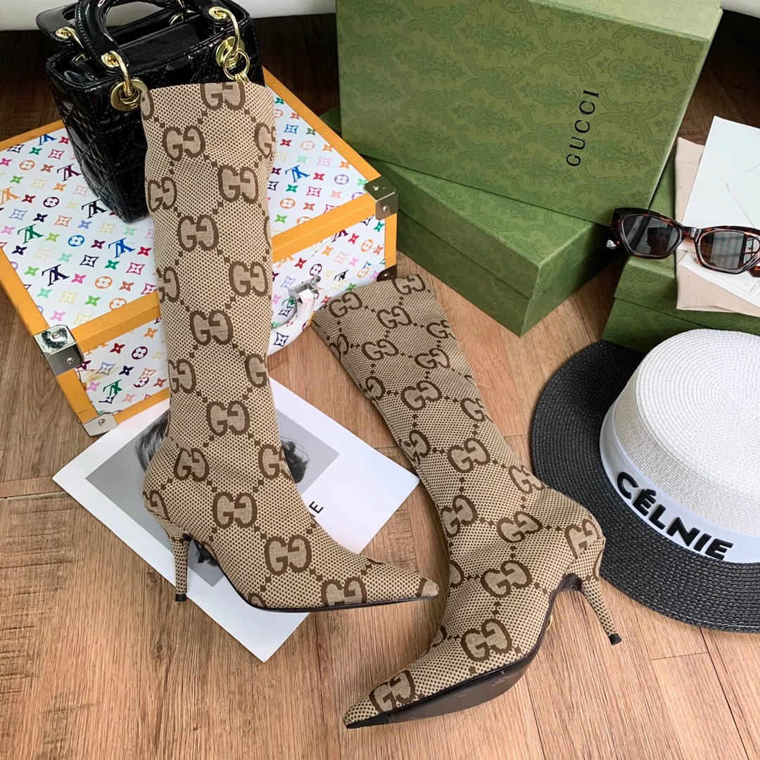 Ботильоны-носки Gucci Осень/Зима 2022 на шпильке с острым носком - Абрикосовый цвет - Высота каблука 14 дюймов