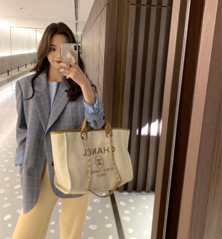 Большая пляжная сумка Chanel в бежевую полоску