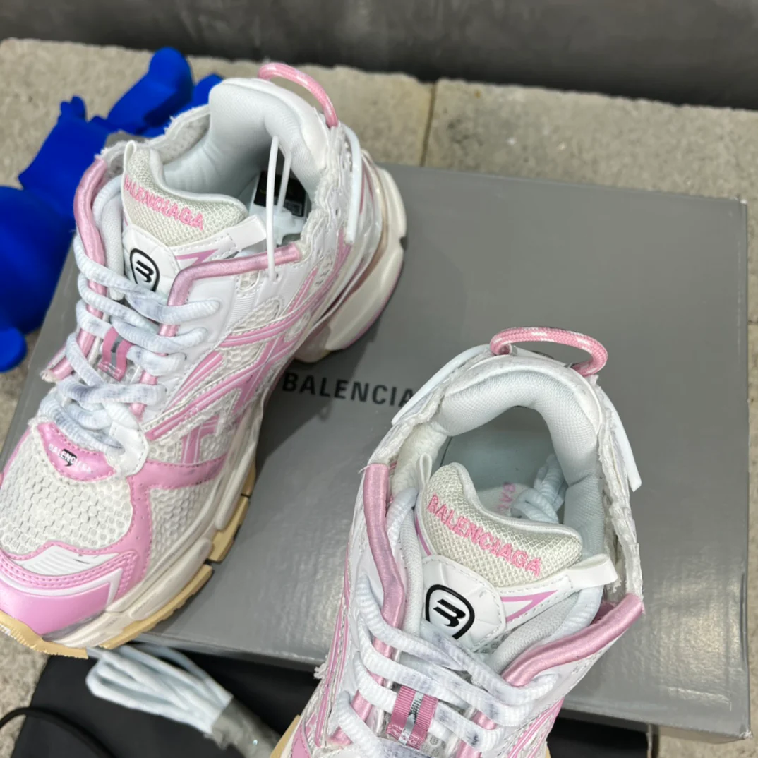 Кроссовки Balenciaga Runner - унисекс - светло-розовые