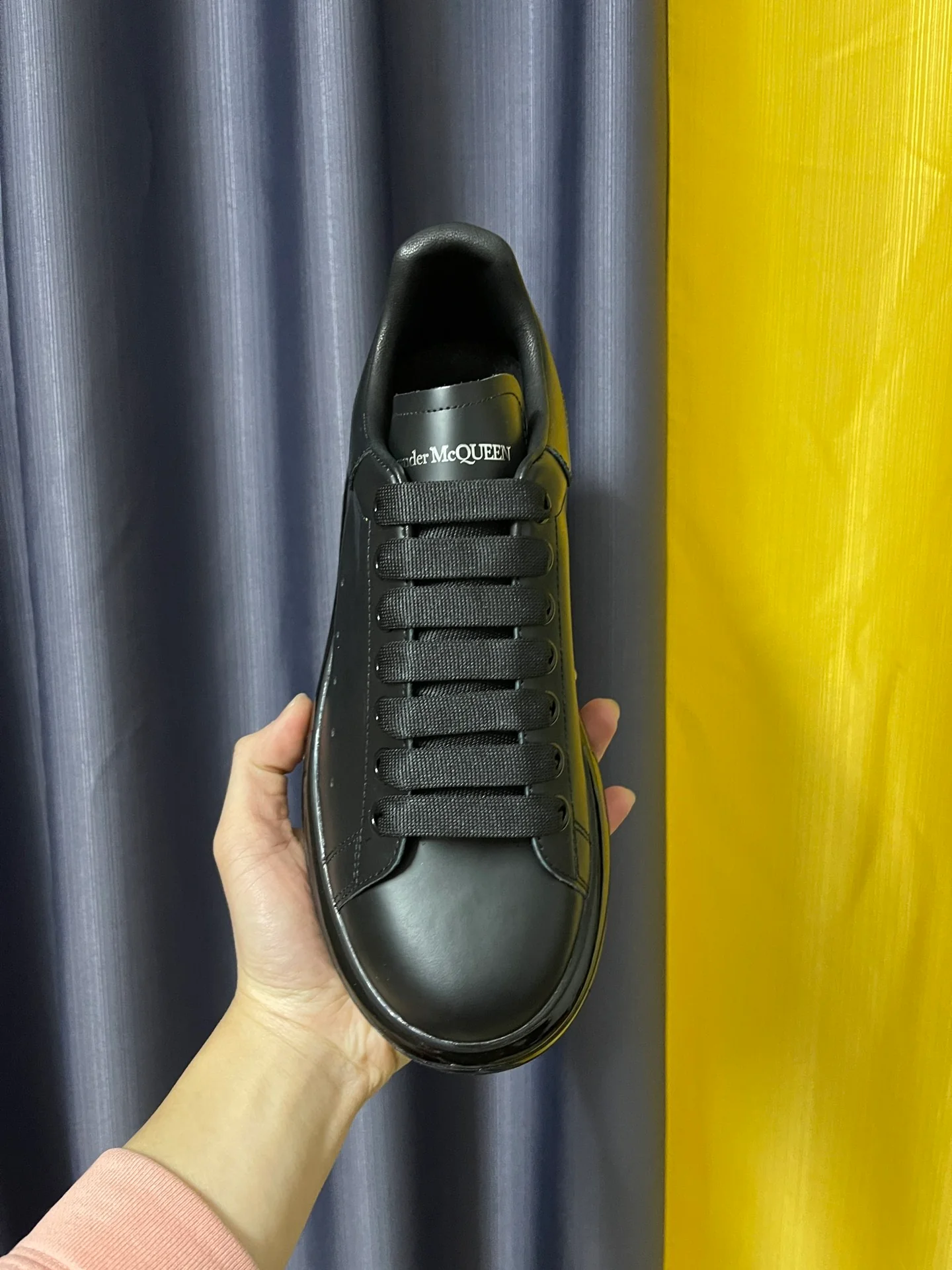 Классические белые кроссовки McQueen - унисекс - полностью из черной кожи с черной воздушной подушкой