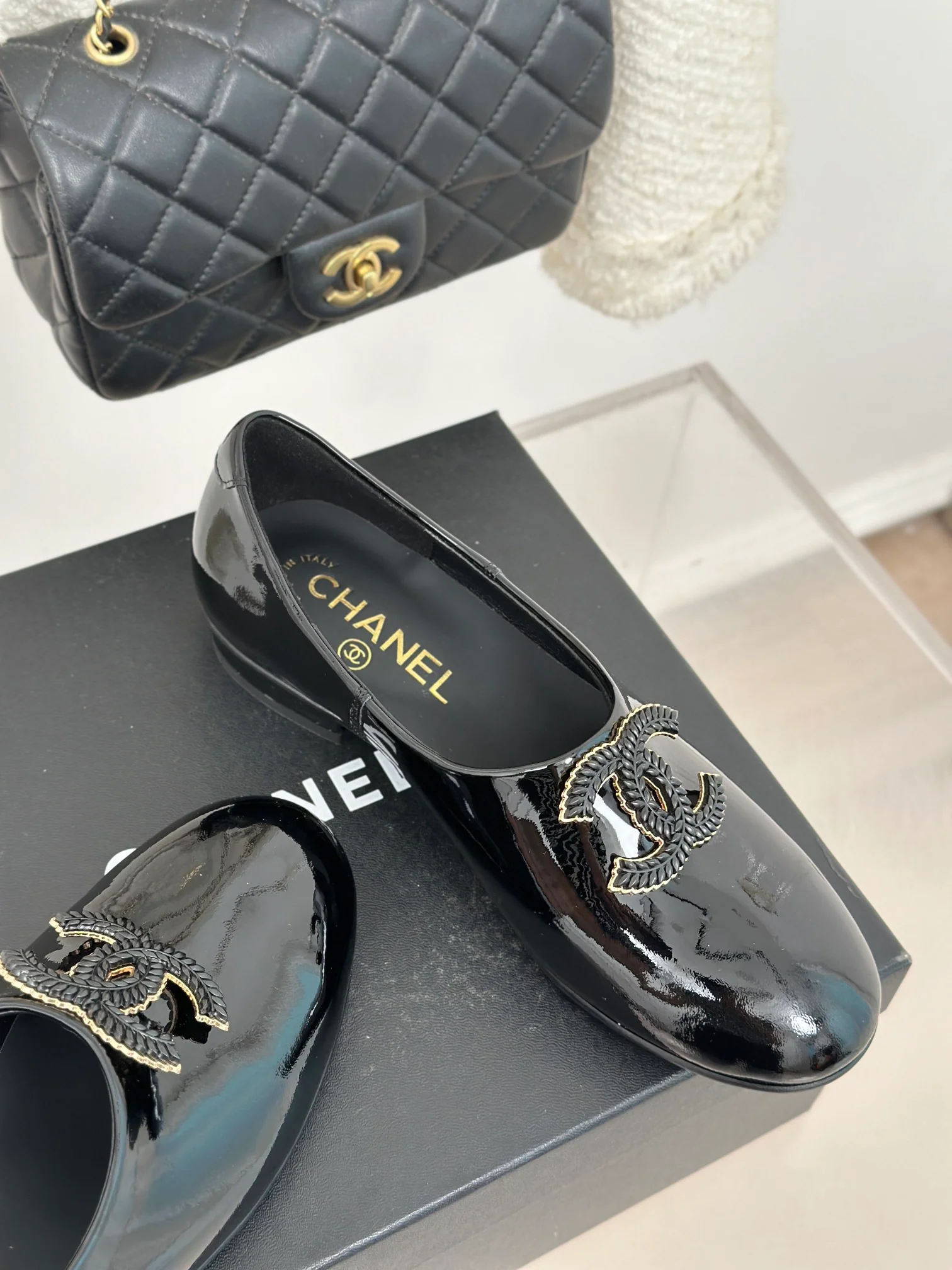 Лоферы Chanel 2025 из лакированной кожи - черные