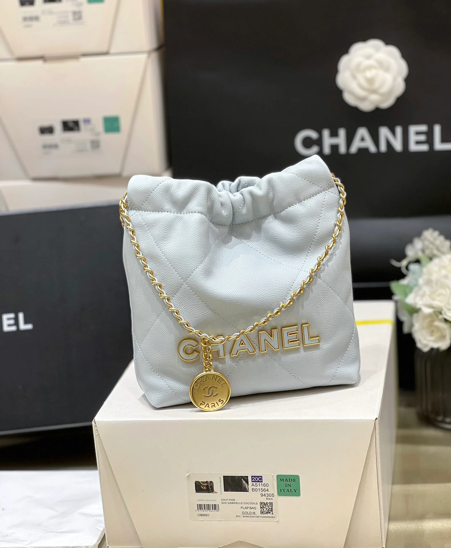 Мини-сумка Chanel Mini 22, лимитированная серия, мусорный мешок - белый.
