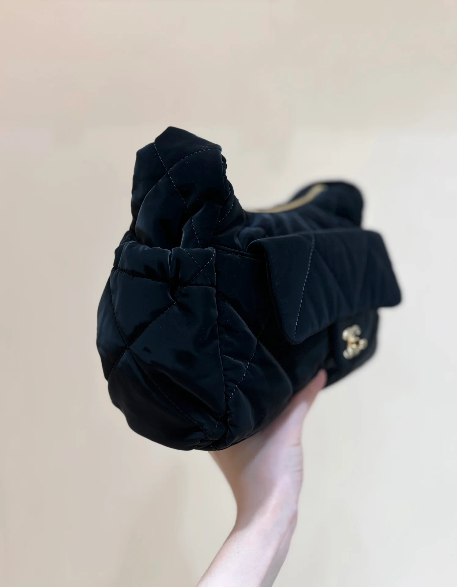 Сумка для лыж Chanel 24n-Coconige, маленькая, черная.