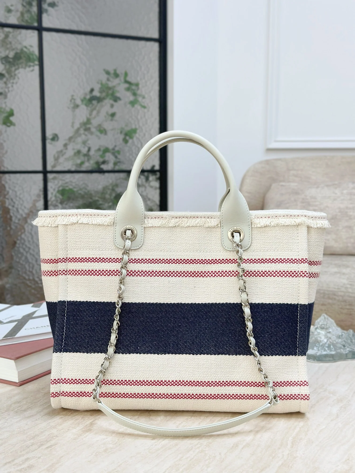 Пляжная сумка Chanel 25c, косметичка, красно-синяя.