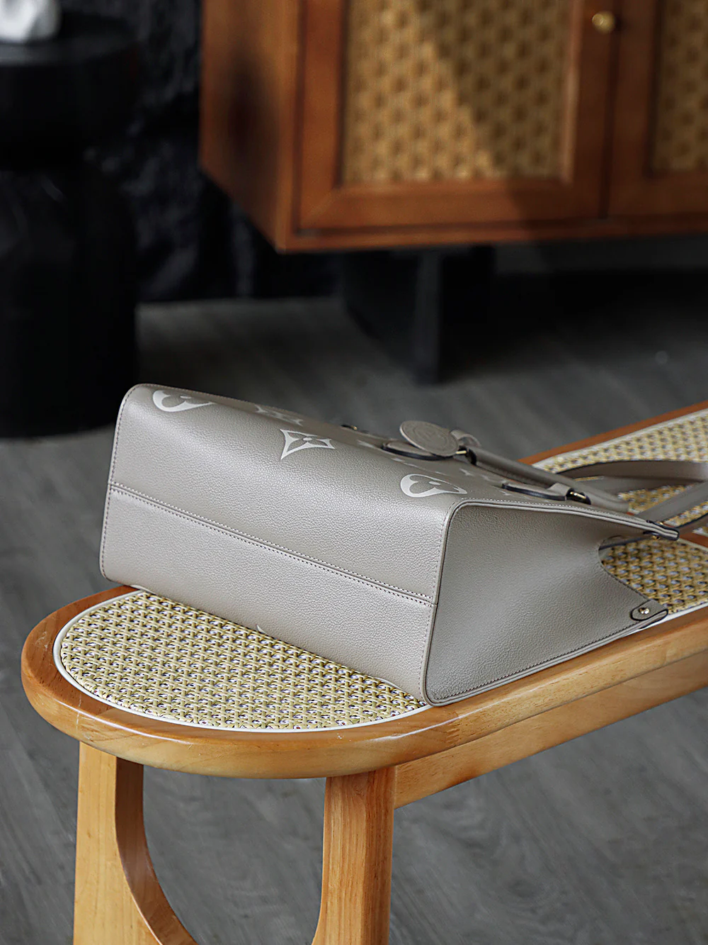 LV-m45494-onthego Средний слоново-серый