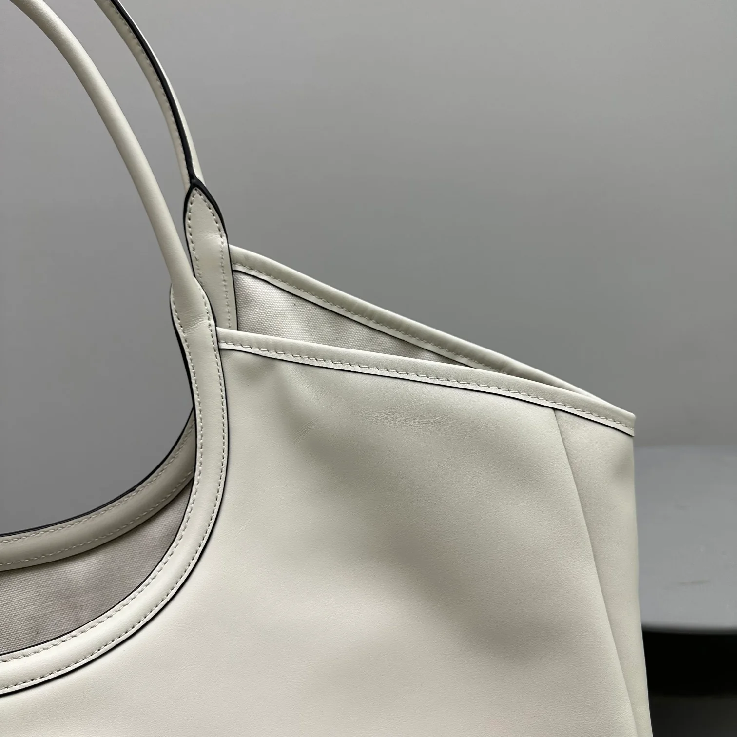 Сумка-тоут Miu Miu Ivy - Большая - Белая кожа