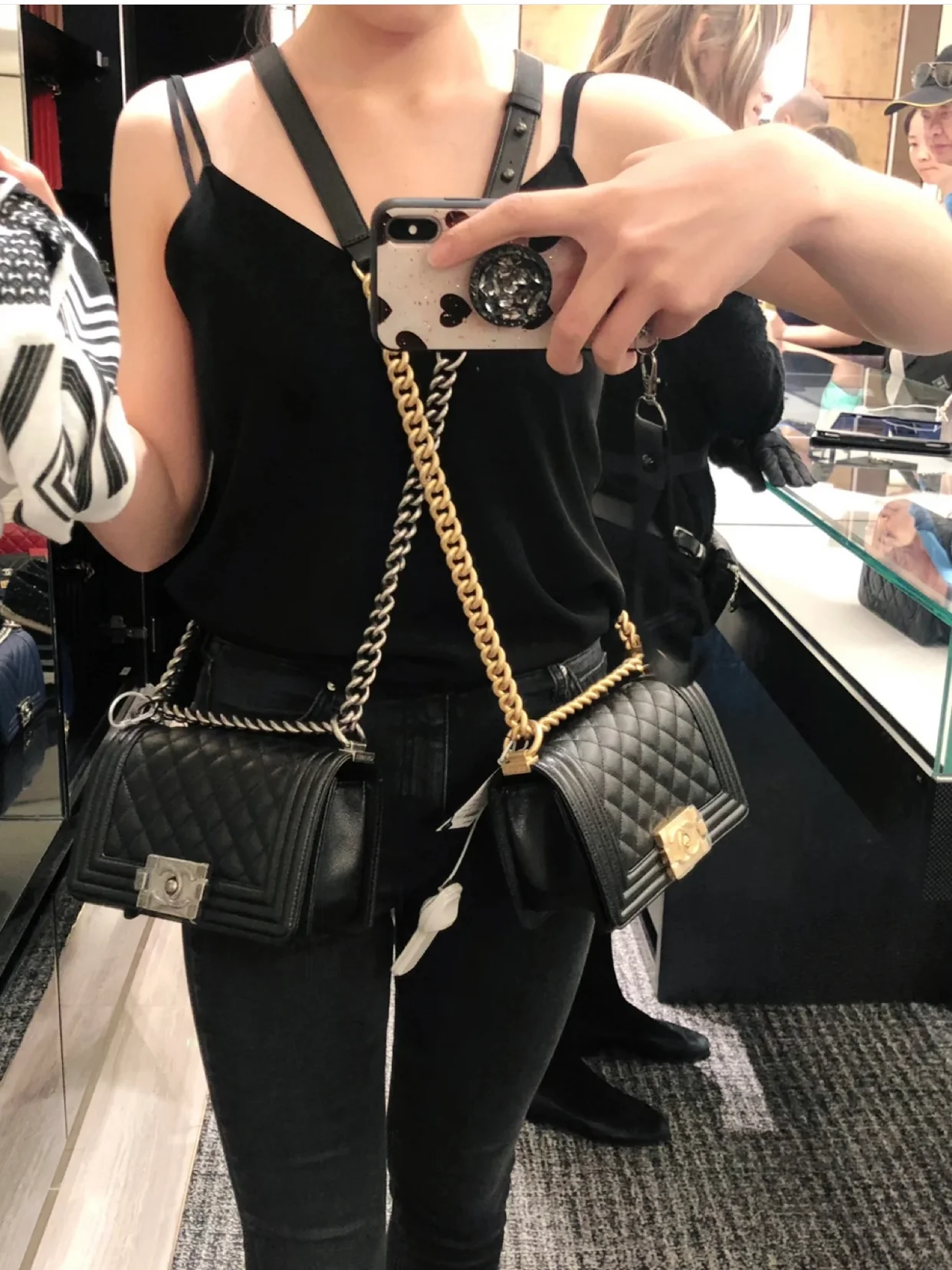 Chanel - ????? Маленькая черная с ромбовидным узором и золотой пряжкой