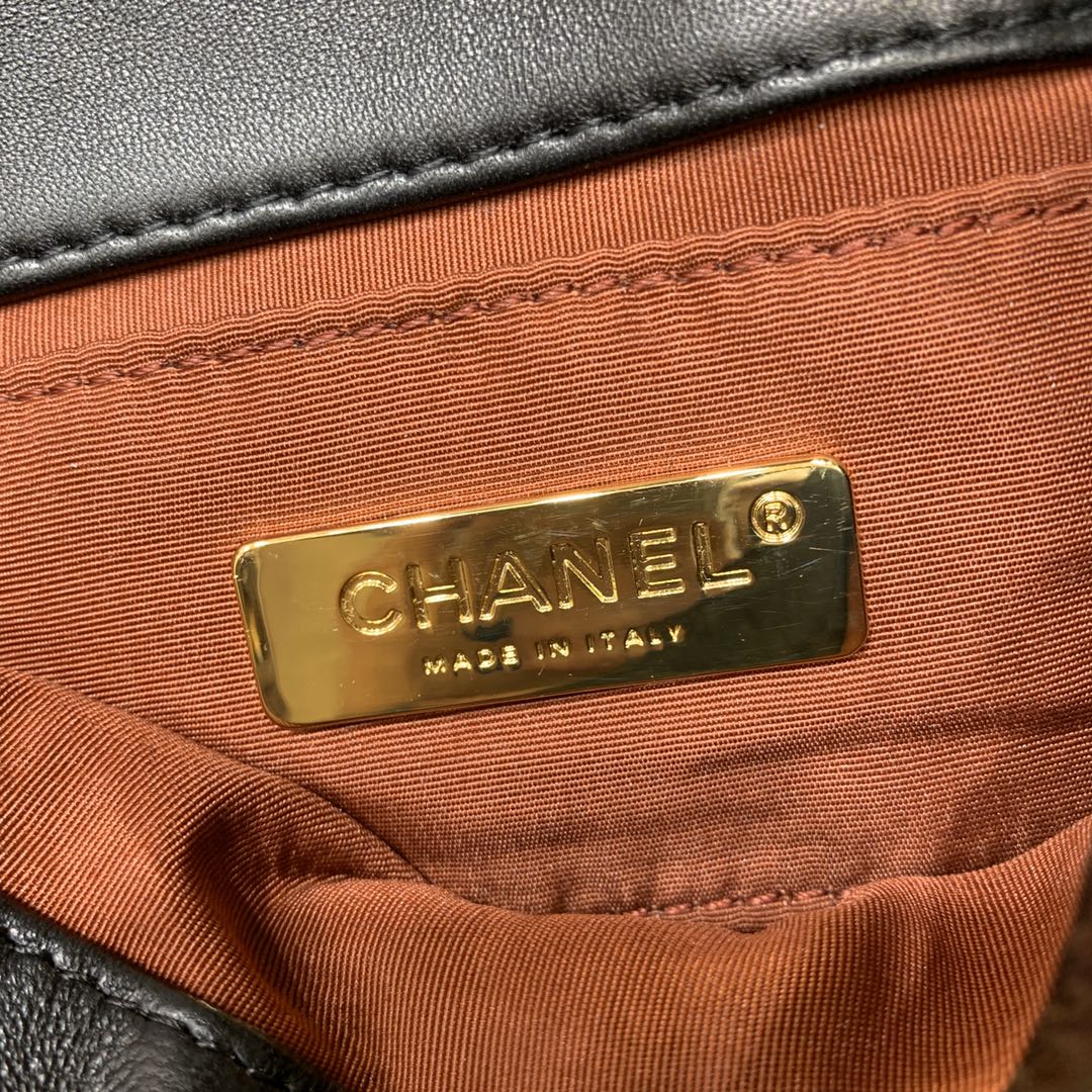 Поясная сумка Chanel 19 - мини-сумка с клапаном, черная