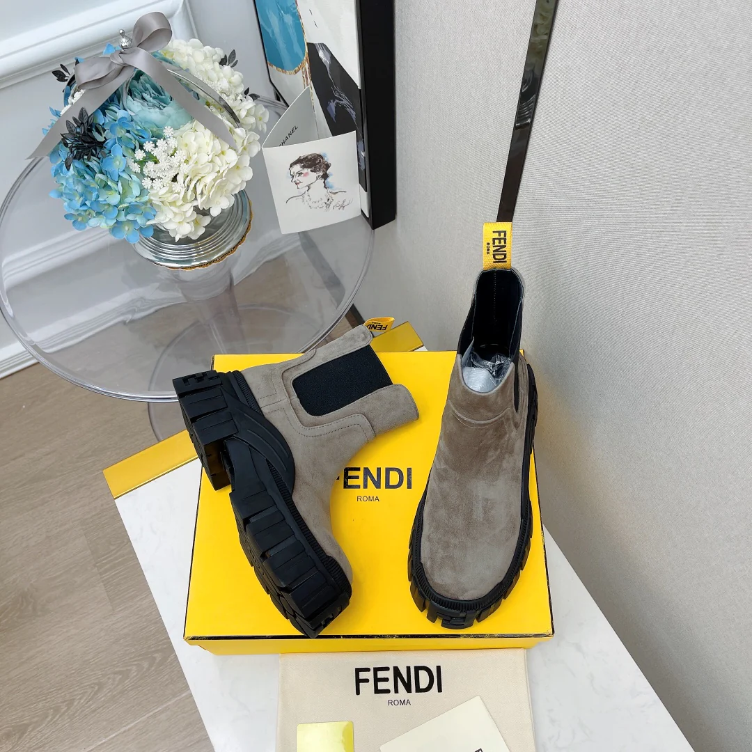 Fendi - Новинка сезона осень/зима 2022 - Ботинки челси на платформе