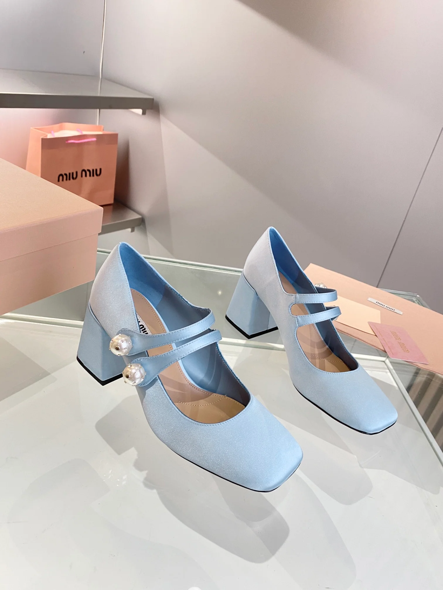 Новинка весны 2022 года от Miu Miu - Туфли на массивном каблуке - Синие