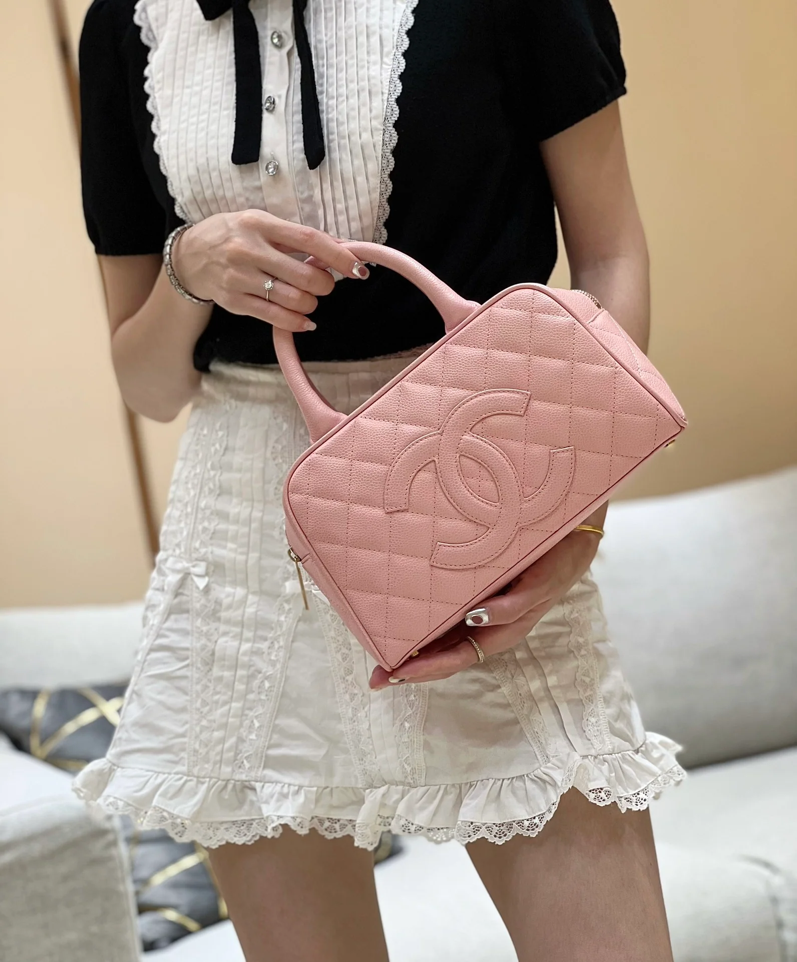 Винтажная сумка-боулинг Chanel из икорной кожи — розовая — выбор Дженни