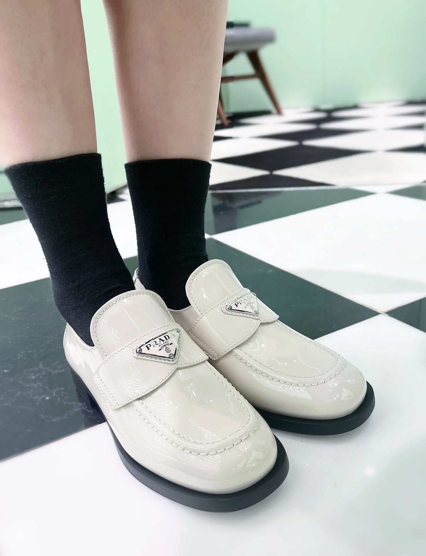 Кожаные лоферы Prada 2024 - белые