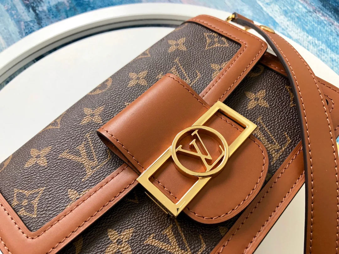 m43392-LV-dauphine-messenger bag-small