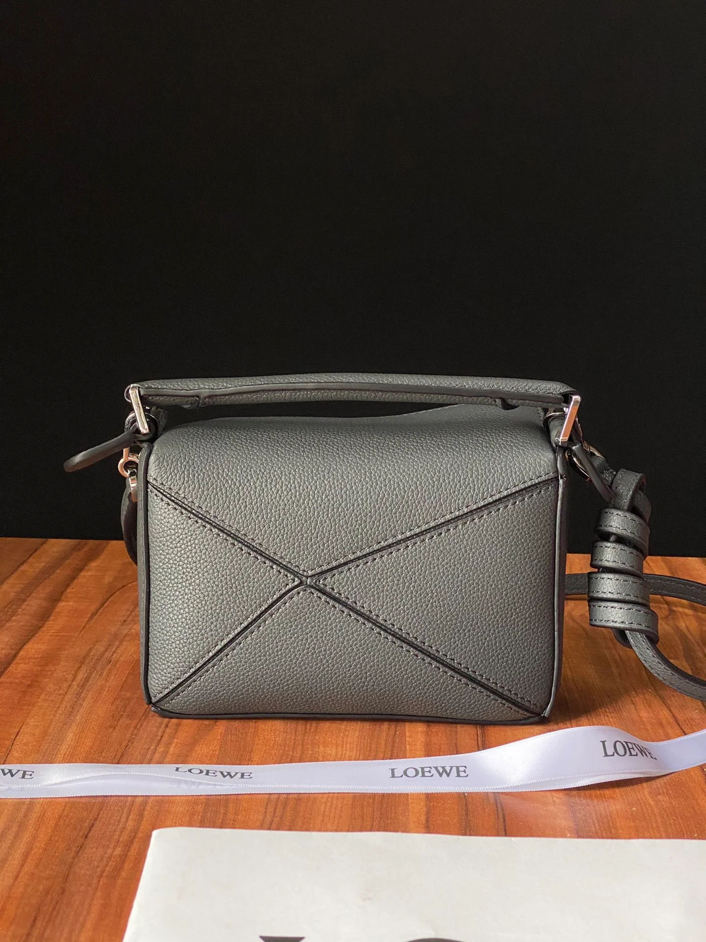 Мини-сумка Loewe Puzzle Bag из телячьей кожи - 21