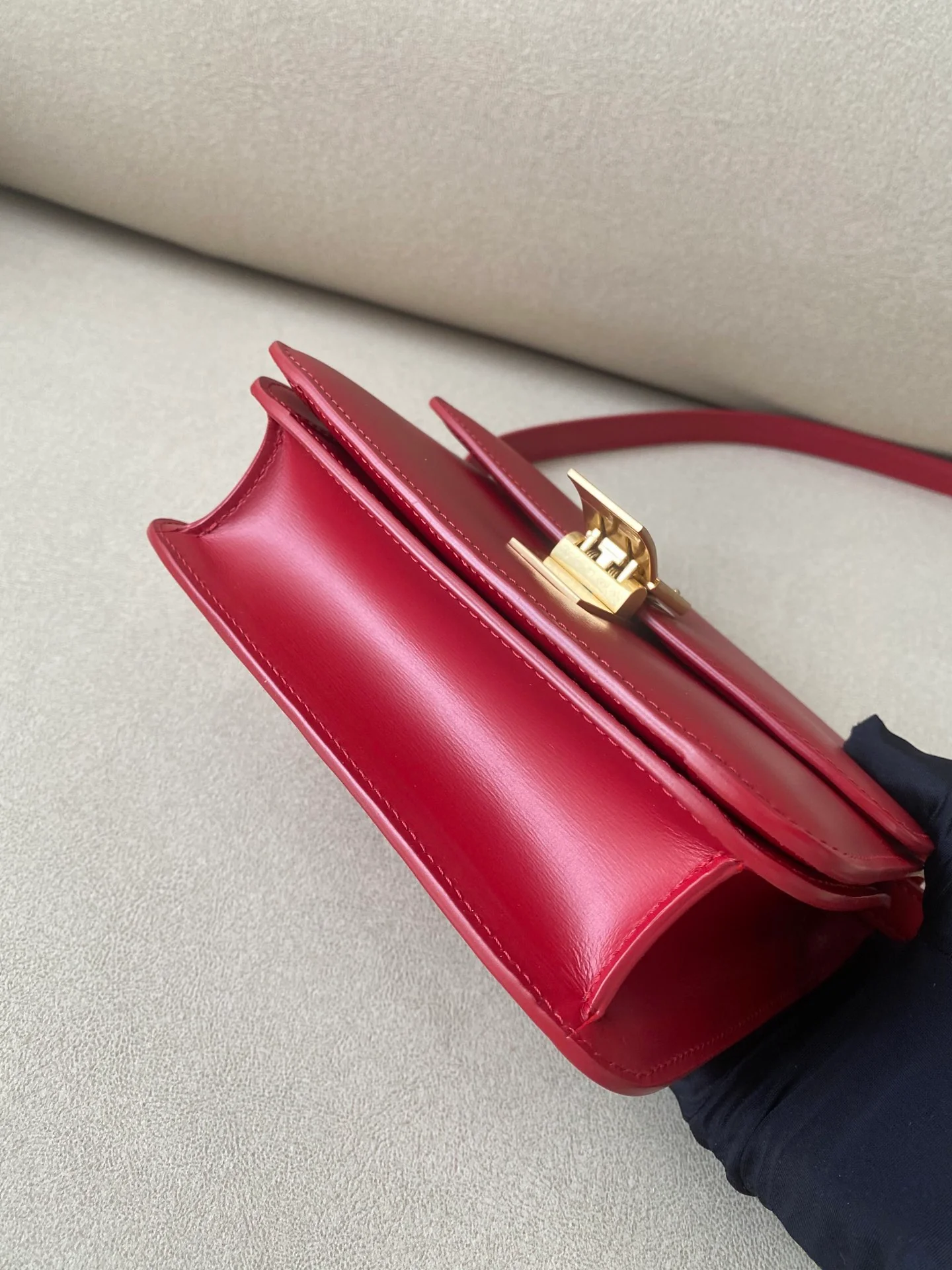 Сумка Celine Box-Tteen из полированной телячьей кожи - красная.