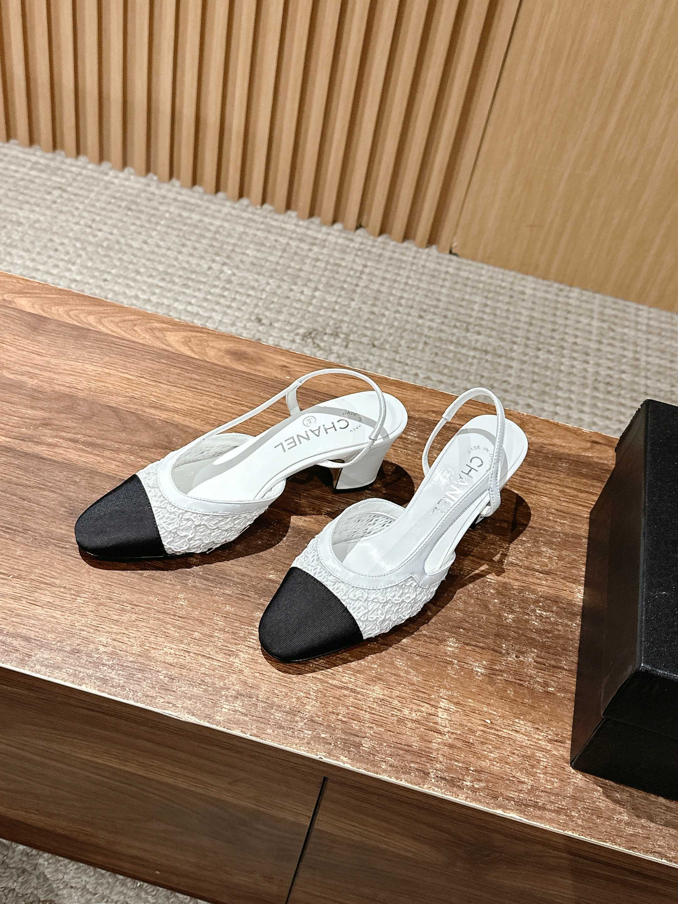 Chanel - Кружево и шаньдунский шелк - Туфли на толстом каблуке - Белые