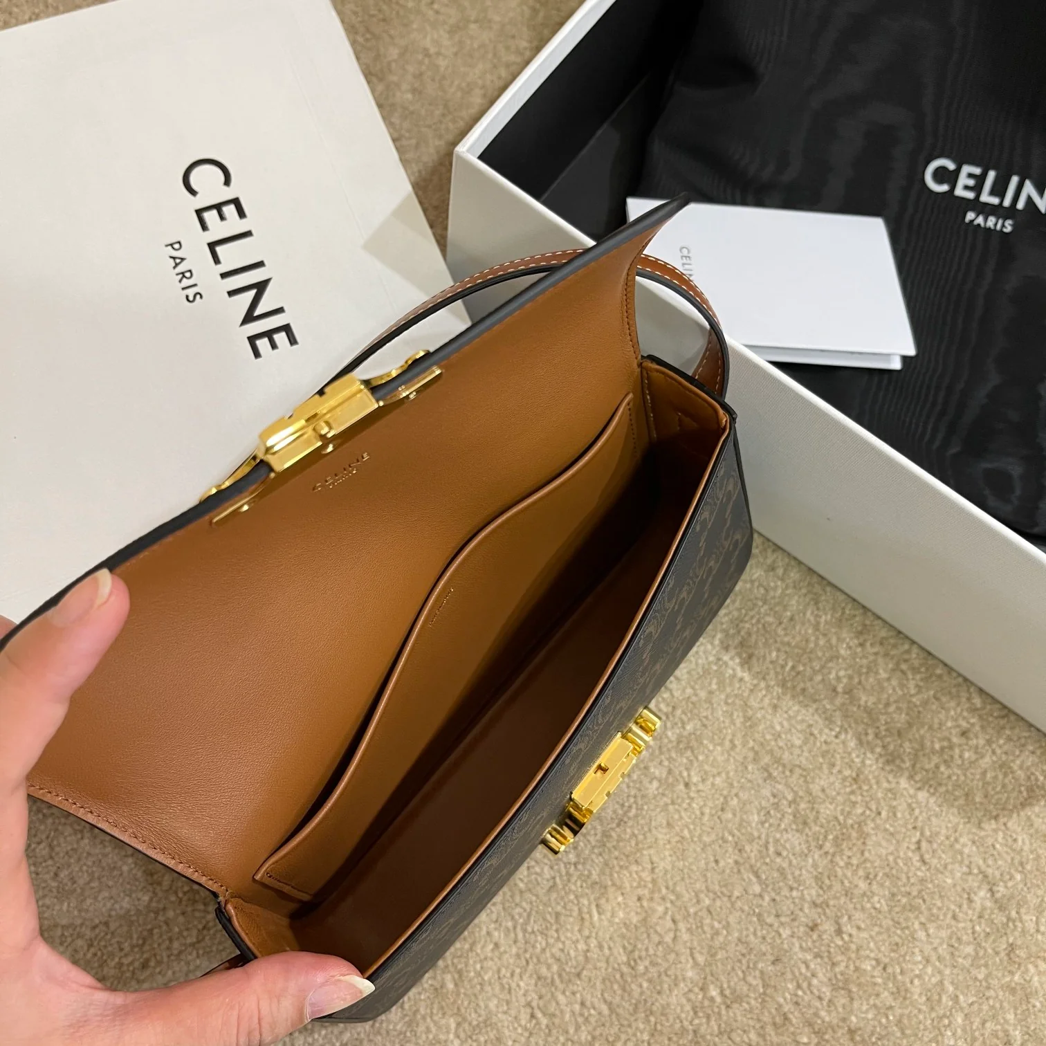 Сумка под мышку с монограммой Celine Triomphe