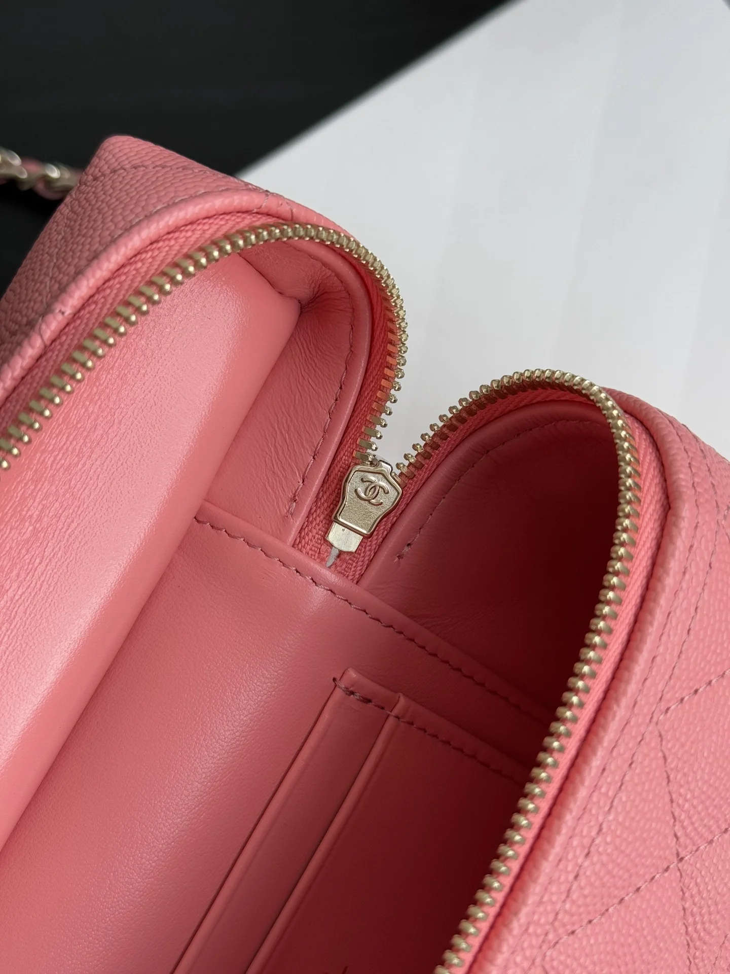 Сумка-мессенджер Chanel LP, розовая.